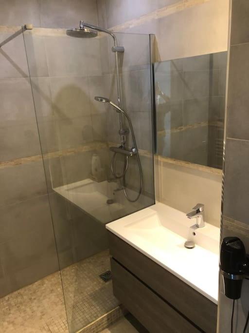 Cosy 3 Pieces En Face De La Gare Apartment ร็องบุยเย ภายนอก รูปภาพ