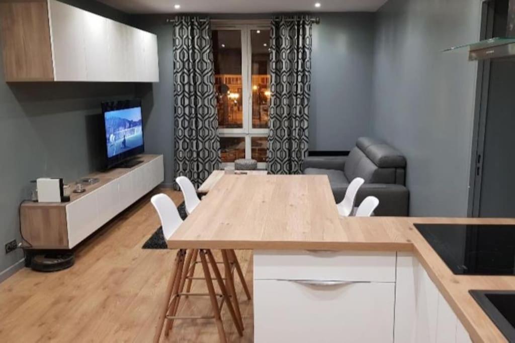 Cosy 3 Pieces En Face De La Gare Apartment ร็องบุยเย ภายนอก รูปภาพ